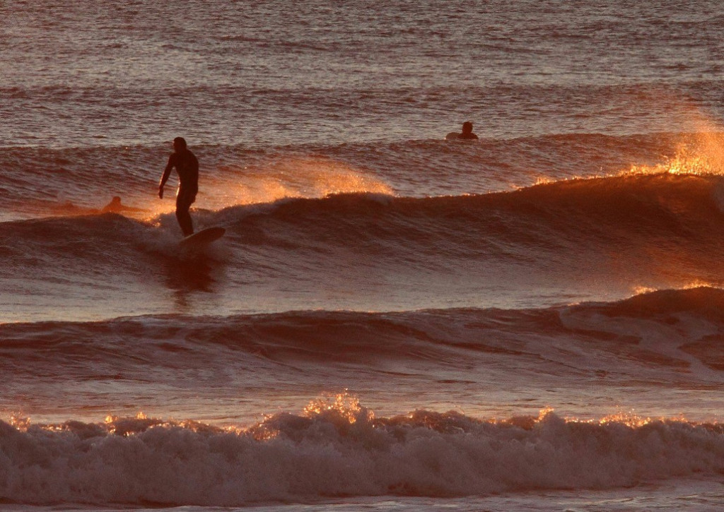 寒い冬でも楽しく波乗りしよう ブーツと秘湯と地酒まで The Surf News サーフニュース