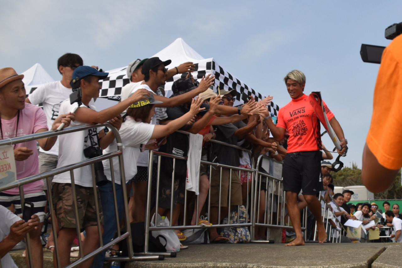 波乱のラウンド2 ジュリアン オーウェンが早くも敗退 波乗りジャパ サーフィンニュース m The Surf News 波乱のラウンド2 ジュリアン オーウェンが早くも敗退 波乗りジャパ サーフィンニュース m The Surf News