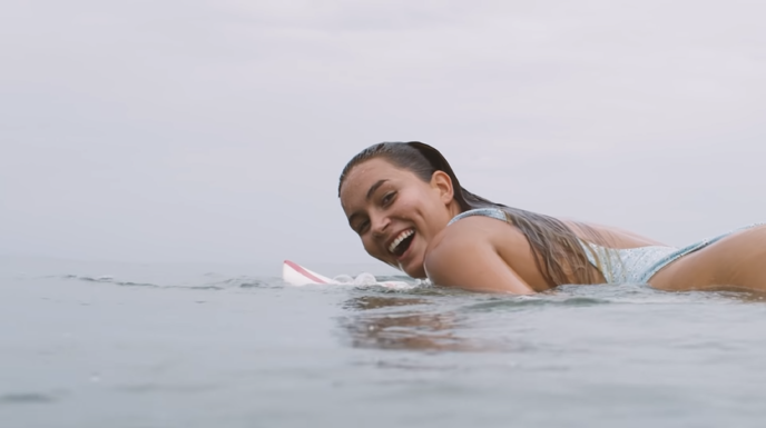 エクアドル生まれ女性プロサーファー パチャ ライト がサーフィンを始めたきっかけとは The Surf News サーフニュース
