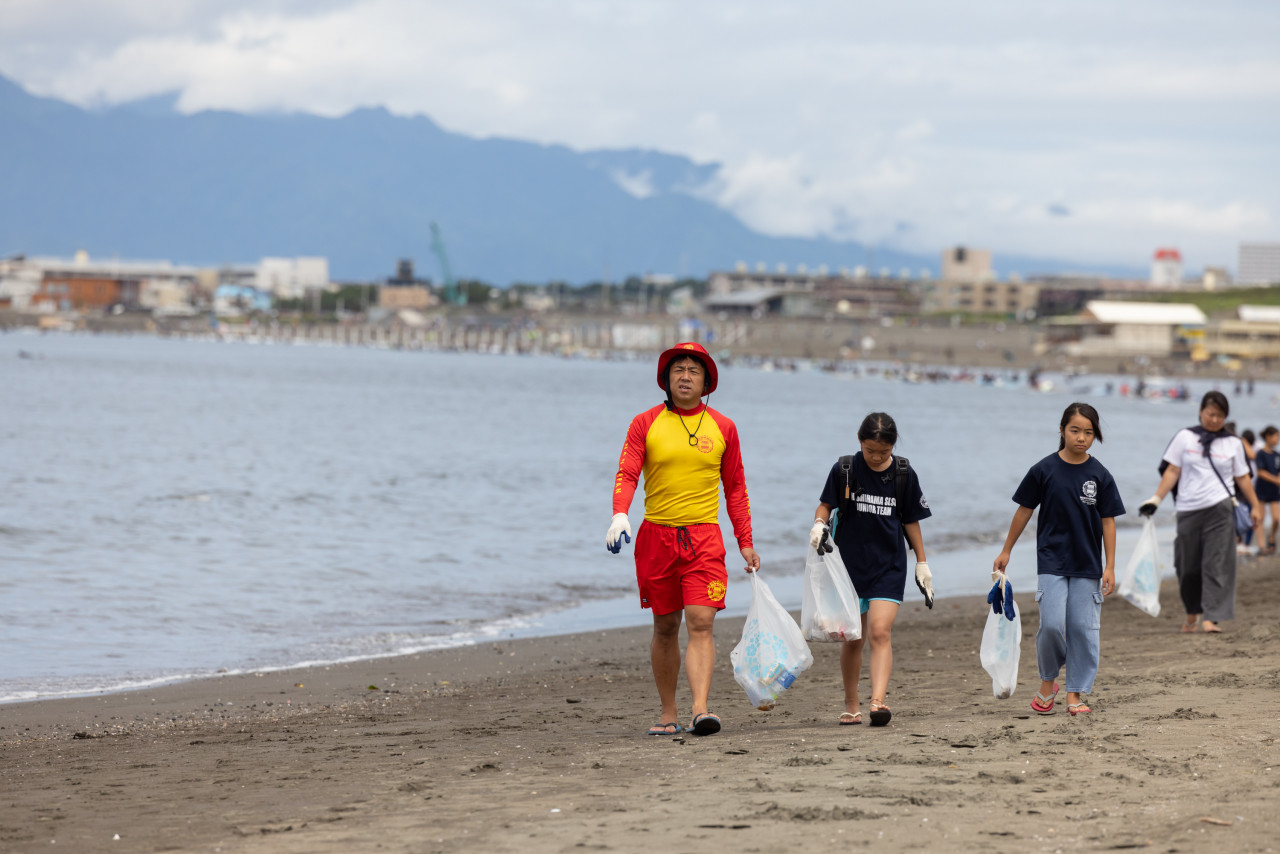 ROTECT THE PLACES WE PLAY 西浜サーフライフセービングクラブ × BILLABONG ~海辺の街のゴミを拾う~ シティクリーン