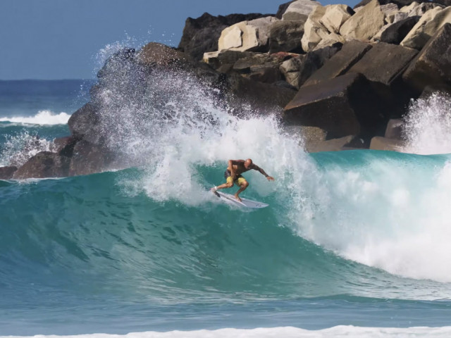 54歳のケリー・スレーターのサーフィンはCTレベルか？ | THE SURF NEWS